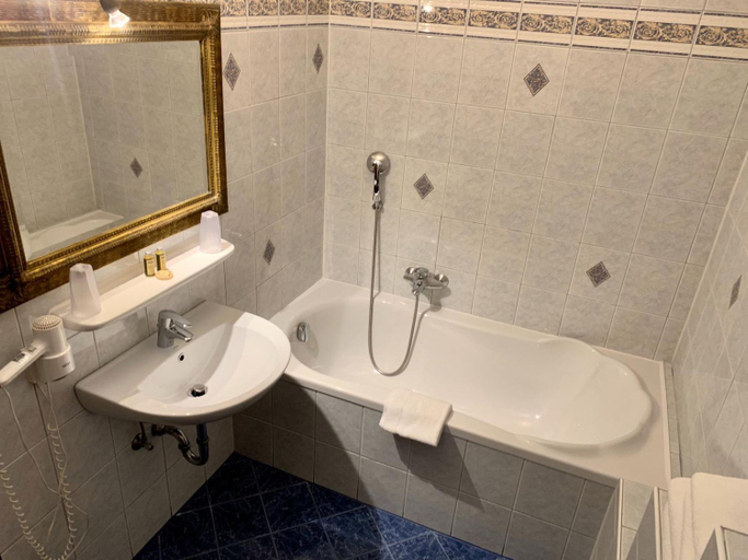 Bathroom 3, Altfraenkische Weinstube, Ansbach