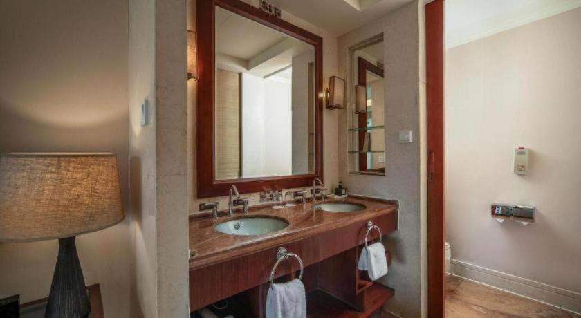 Bathroom 5, New Century Resort Jiulong Lake Ningbo, Ningbo