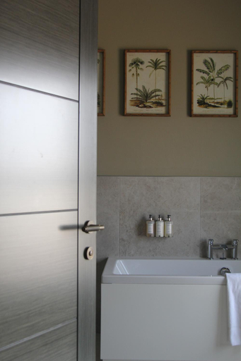 Bathroom 3, Coach & Horses Dersingham, Cambridgeshire
