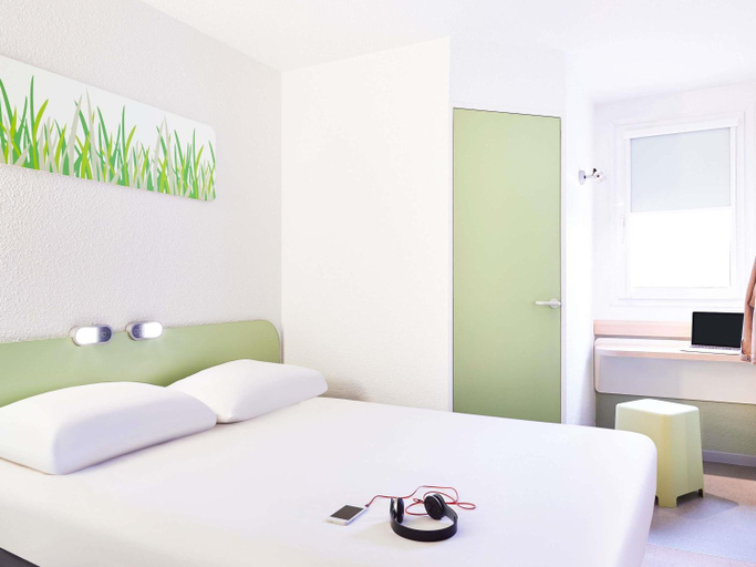 Bedroom, ibis budget Aéroport Marseille-Provence, Bouches-du-Rhône