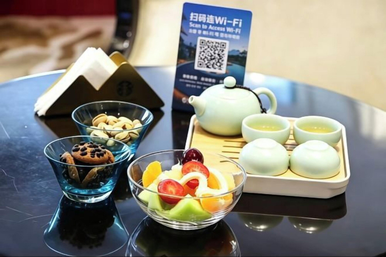 Food & Drinks