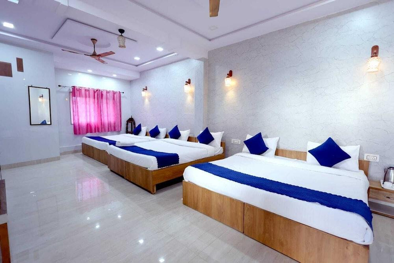 Bedroom 3, Hotel Basil Inn near to Taj Mahal, Agra
