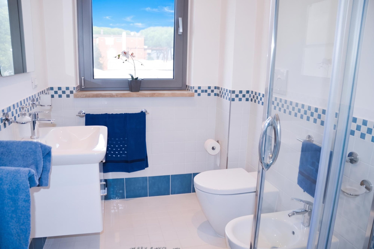 Bathroom 3, Apartments in Villa Fortunata, Latina
