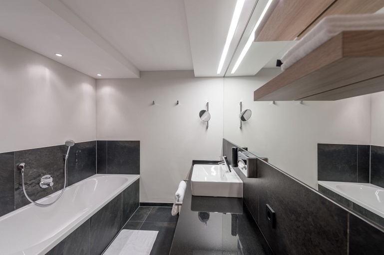Bathroom 5, AlpenParks THE SECRET Solden, Imst