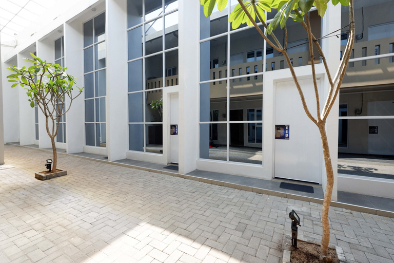 Exterior & Views 2, RedDoorz Plus near Paragon Mall Semarang, Semarang