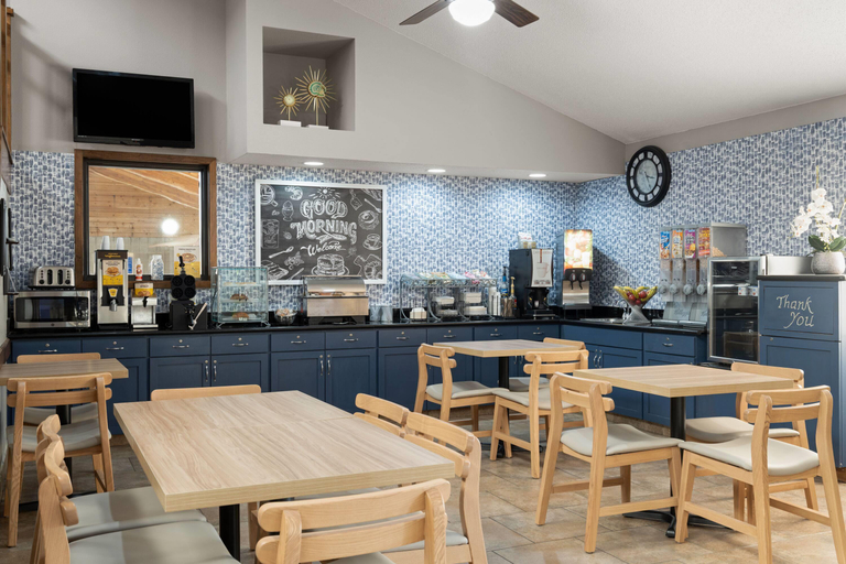 Food & Drinks 5, AmericInn by Wyndham Muscatine, Muscatine
