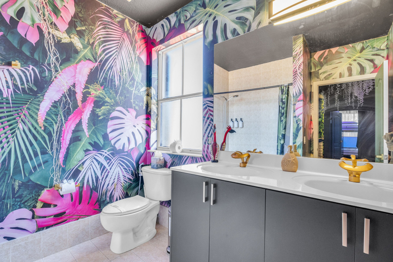Bathroom 3, Themed Glow Villa • 4K Cinema • Heated Pool • Lake • Sleeps 12, Miami-Dade
