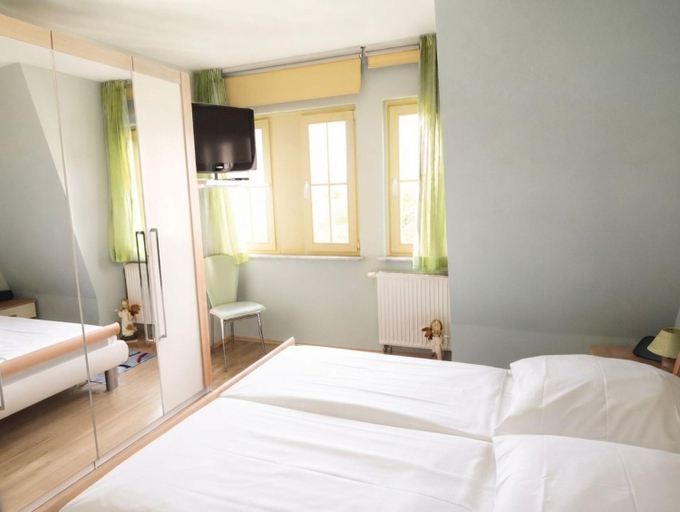 Bedroom 2, Unter den Kolonnaden 12, Rostock