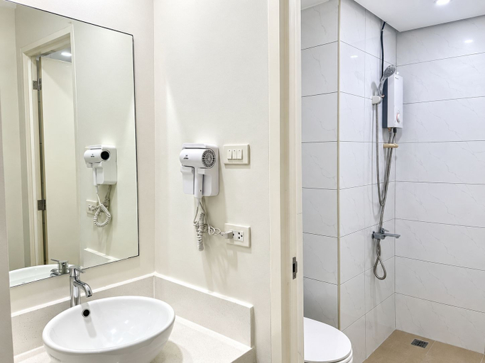 Bathroom 5, Sapphire Seaview Park, Parañaque