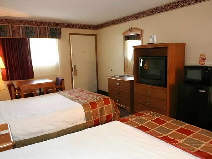 Bedroom 4, Days Inn & Suites by Wyndham Monroe, Monroe
