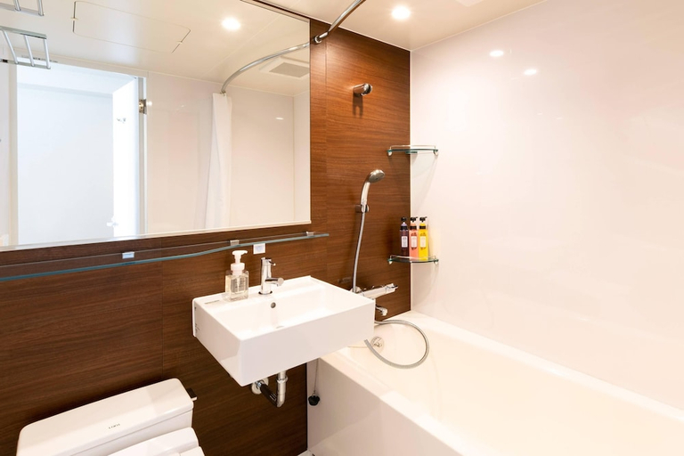 Bathroom, Comfort Hotel Shin-Osaka, Osaka