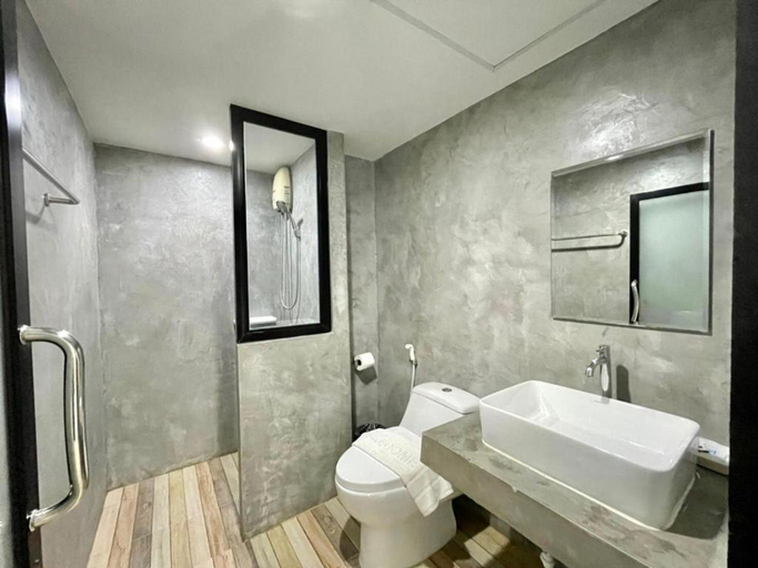Bathroom 3, Thai Hotel Krabi, Mueang Krabi