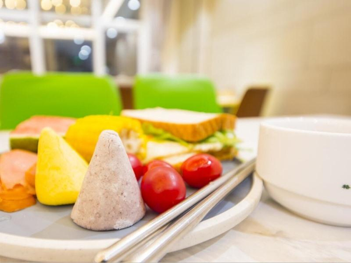 Food & Drinks 5, Greentree Inn Tianjin Xiqing Development Zone Renrenle Square Express Hotel, Tianjin