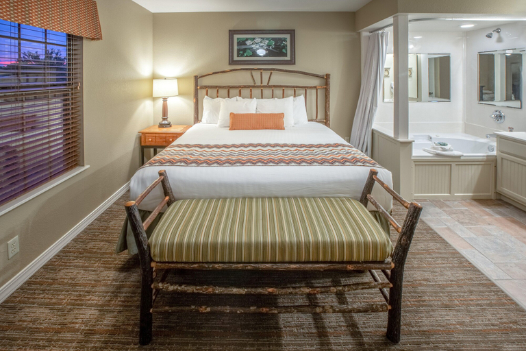 Room 5, Holiday Hills Resort at Branson, Taney
