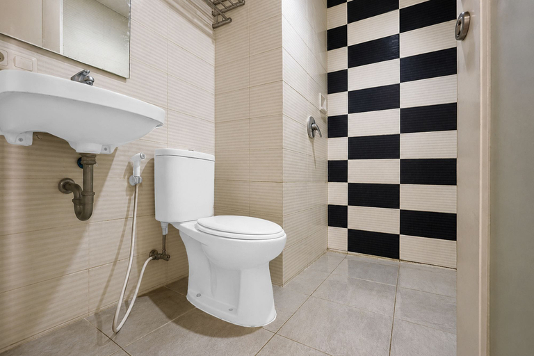 Bathroom 2, Townhouse Oak Hotel Niaga Surabaya, Surabaya