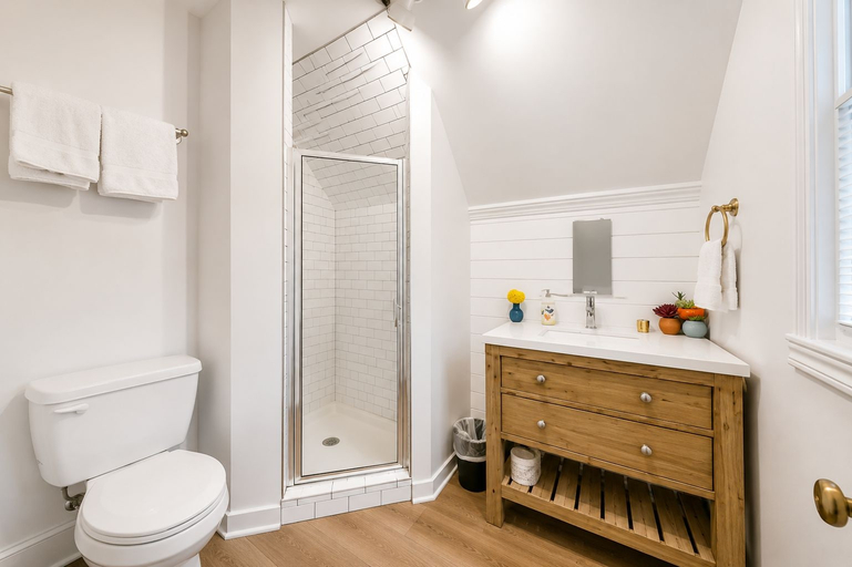 Bathroom 3, Jungle House Boutique Lofts – Downtown Columbus & Short North, Franklin