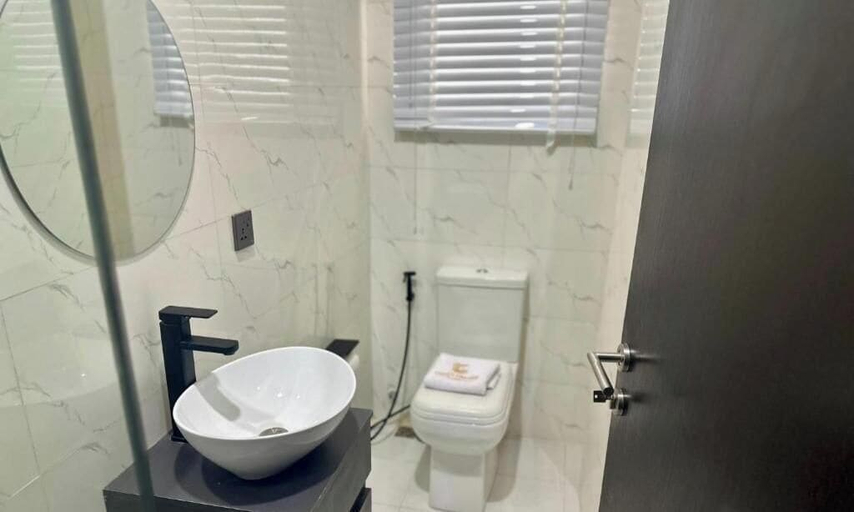 Bathroom 5, Choice Grande Lagos, Kosofe