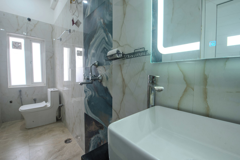 Bathroom 4, Maya's Nest, Varanasi
