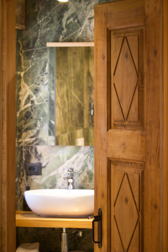 Others 4, Hotel Ondezana, Aosta