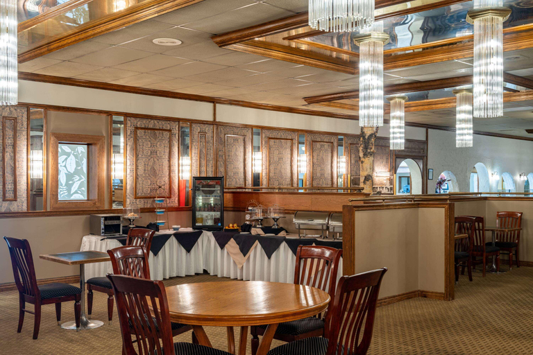 Food & Drinks 5, Ramada by Wyndham Thunder Bay Airlane Hotel, Thunder Bay