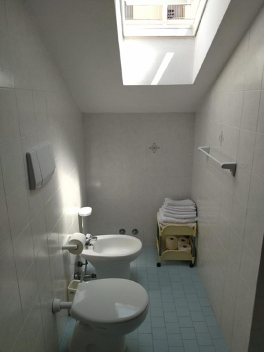 Bathroom 4, Hotel Des Bains, Rimini