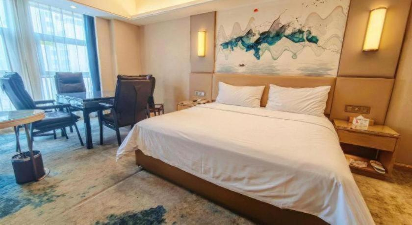 Bedroom 2, Vienna Hotel Shaanxi Hanzhong Central Square High-Speed Railway Station, Hanzhong