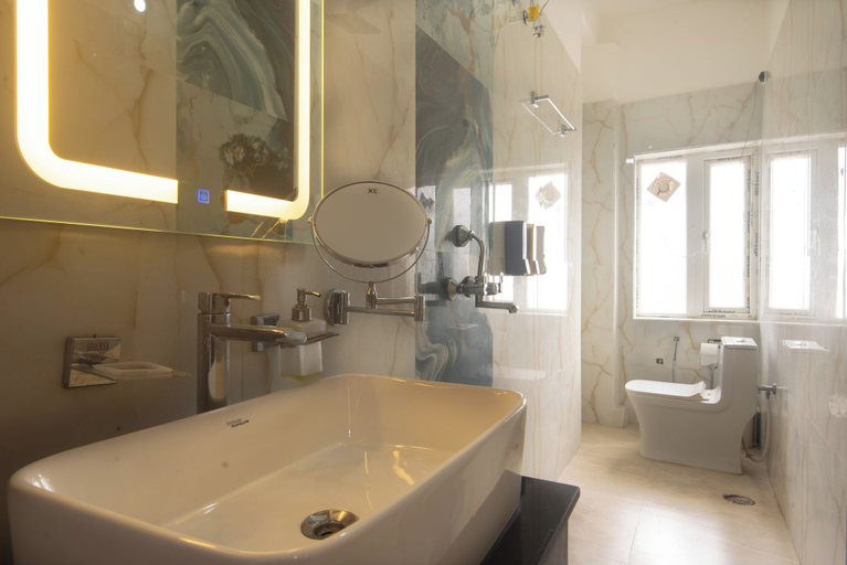 Bathroom 5, Maya's Nest, Varanasi