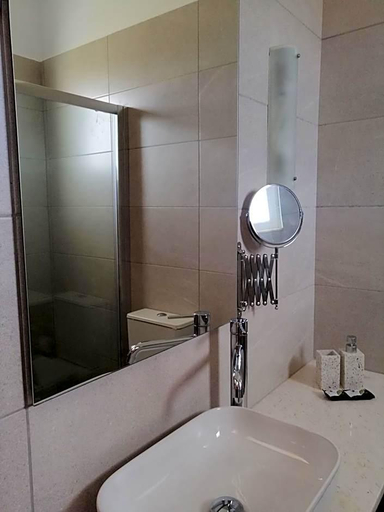 Bathroom 3, Pylea Beach, South Aegean