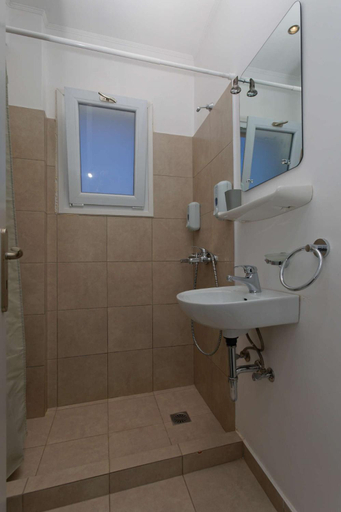 Bathroom 3, Argonaftis Spetses, Attica