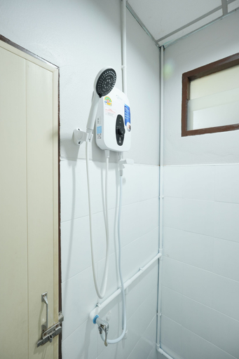 Bathroom 4, AT Pranakorn, Phra Nakhon