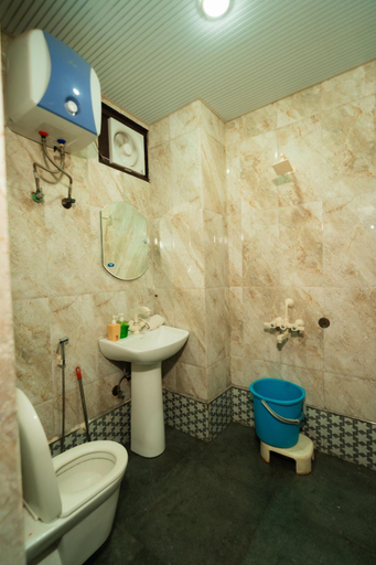 Bathroom 2, Hotel Vrinda, Mathura