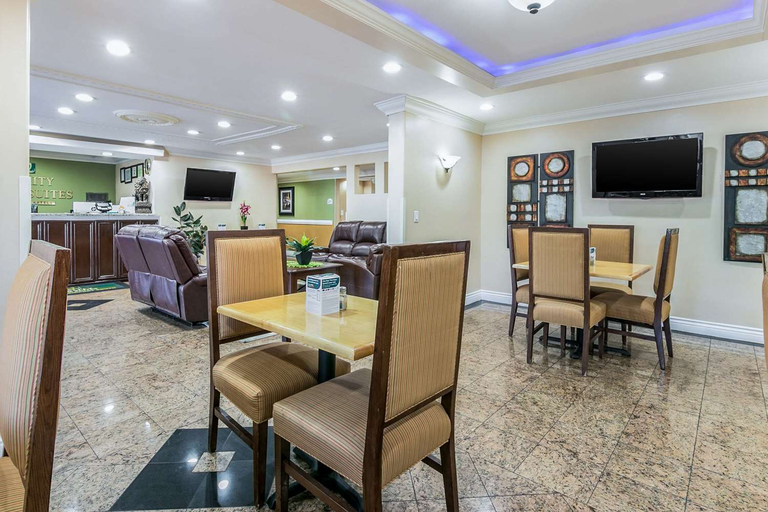 Food & Drinks 5, Quality Inn & Suites, Fulton