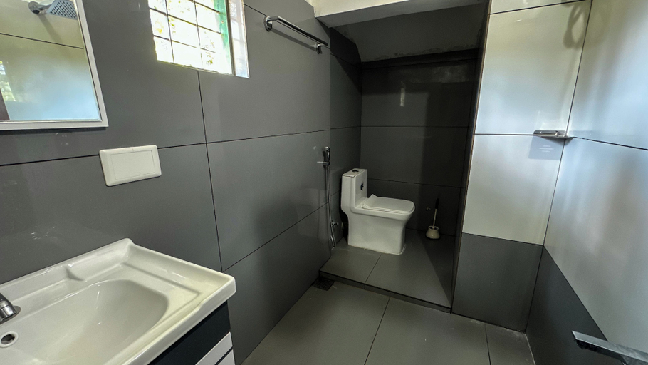 Bathroom 3, The Rain Tree Resort, Wayanad
