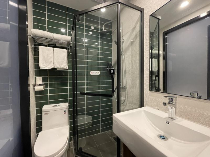 Bathroom 5, Greentree Inn Shanghai Minhang Jindu Road Express , Shanghai