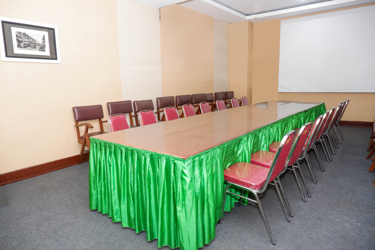 Lobby 4, Super OYO 908 Taman Wisata Kopeng, Semarang