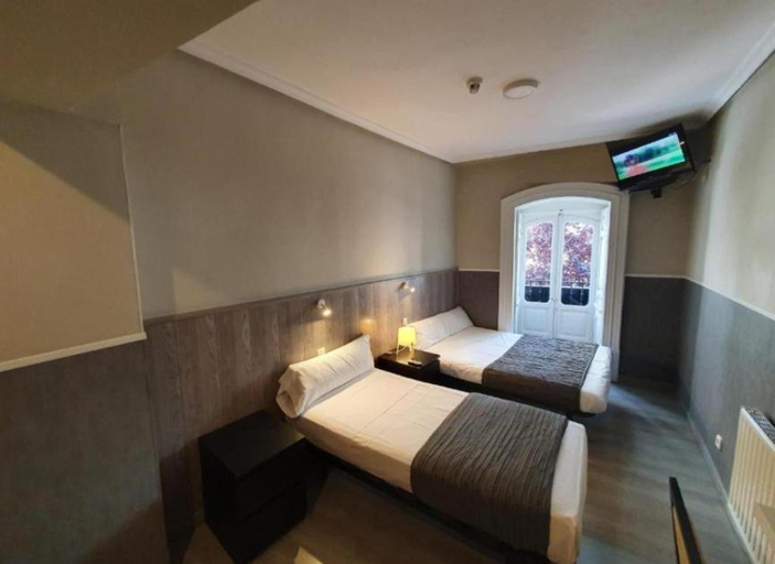 Bedroom 3, Hostal Plaza D'Ort, Madrid