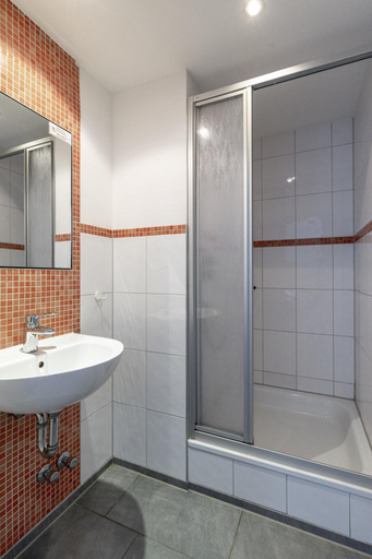 Bathroom 4, Jugendherberge Köln-Riehl - City Hostel, Köln