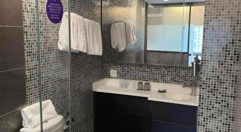 Bathroom 3, J Link Hotel, Hong Kong Island