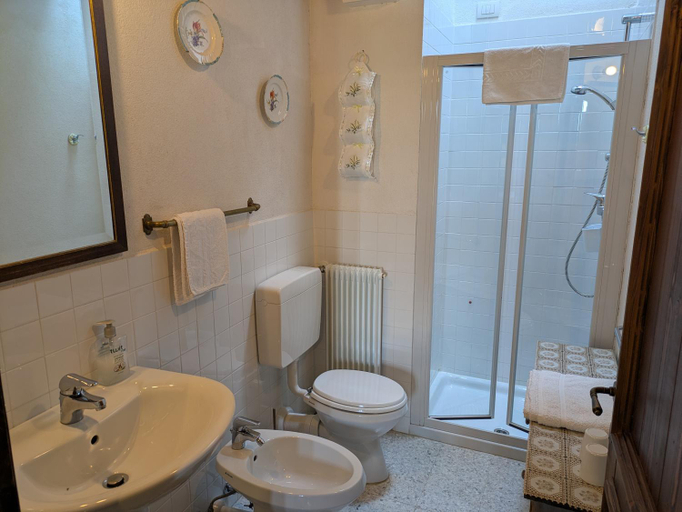 Bathroom 2, La Faula, Udine