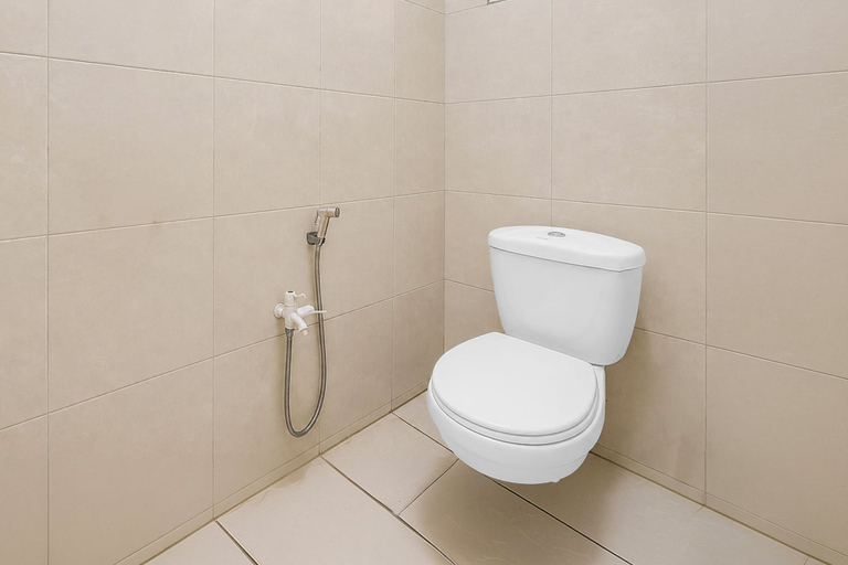 Bathroom, OYO 95347 Wisma Lamida, Jakarta Timur