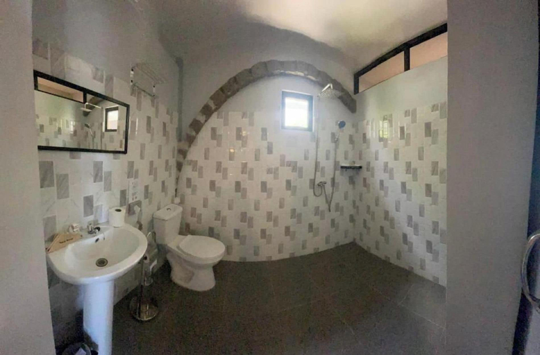 Bathroom 2, Sunbloom Beach Resort, Candelaria