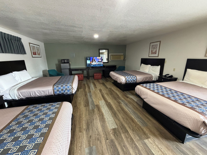 Room 5, Budget Inn, Pontotoc