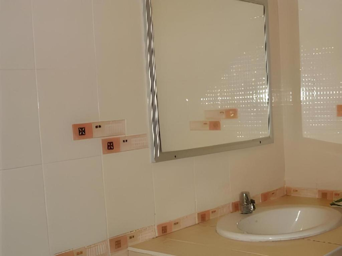 Bathroom, Seaza Hotel, Muang Chumphon