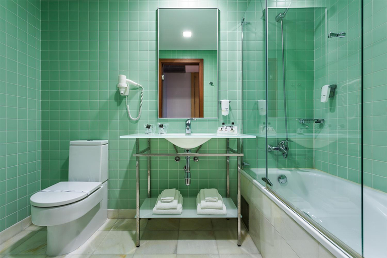 Bathroom 4, HF Fénix Garden, Lisbon