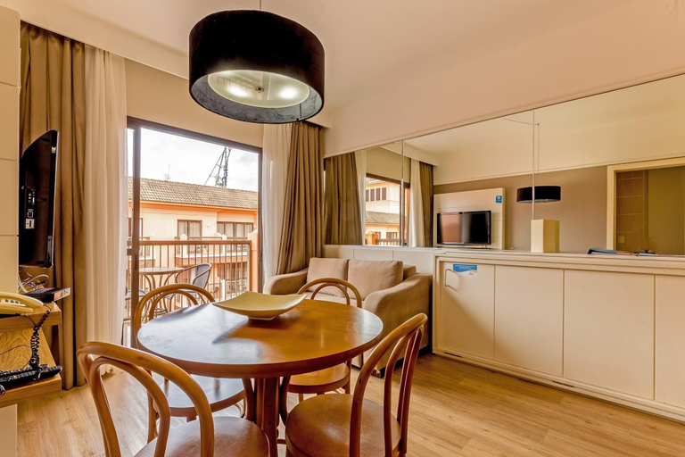 Interior 5, Suite w/ sea View and Resort Pool in Jurere Jbv462, Florianopolis