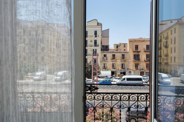 Interior 2, Myla's rooms, Palermo