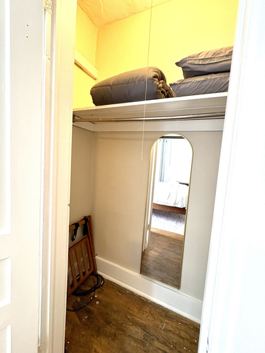 Room 5, Charming Victorian Duplex 4br Sleeps 10 3 Bedroom Home, Niagara