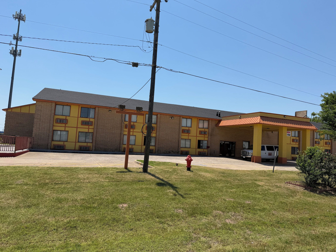 Property grounds 4, Econo inn, Oklahoma