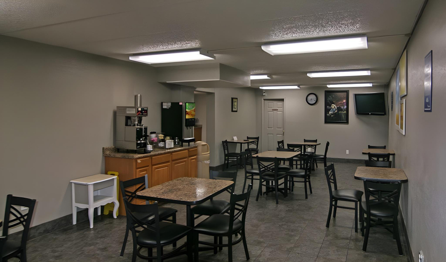 Food & Drinks 4, Days Inn & Suites By Wyndham Springfield On I-44, Greene