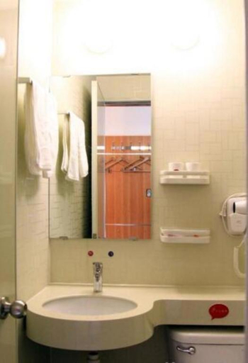Bathroom 3, Thank Inn Hotel He'Nan Xinyang Railway Station, Xinyang